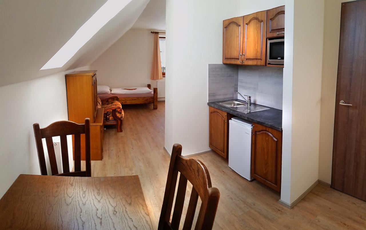 Apartmany Sachty วีโซเก นาด ยิเซโรว์ ภายนอก รูปภาพ